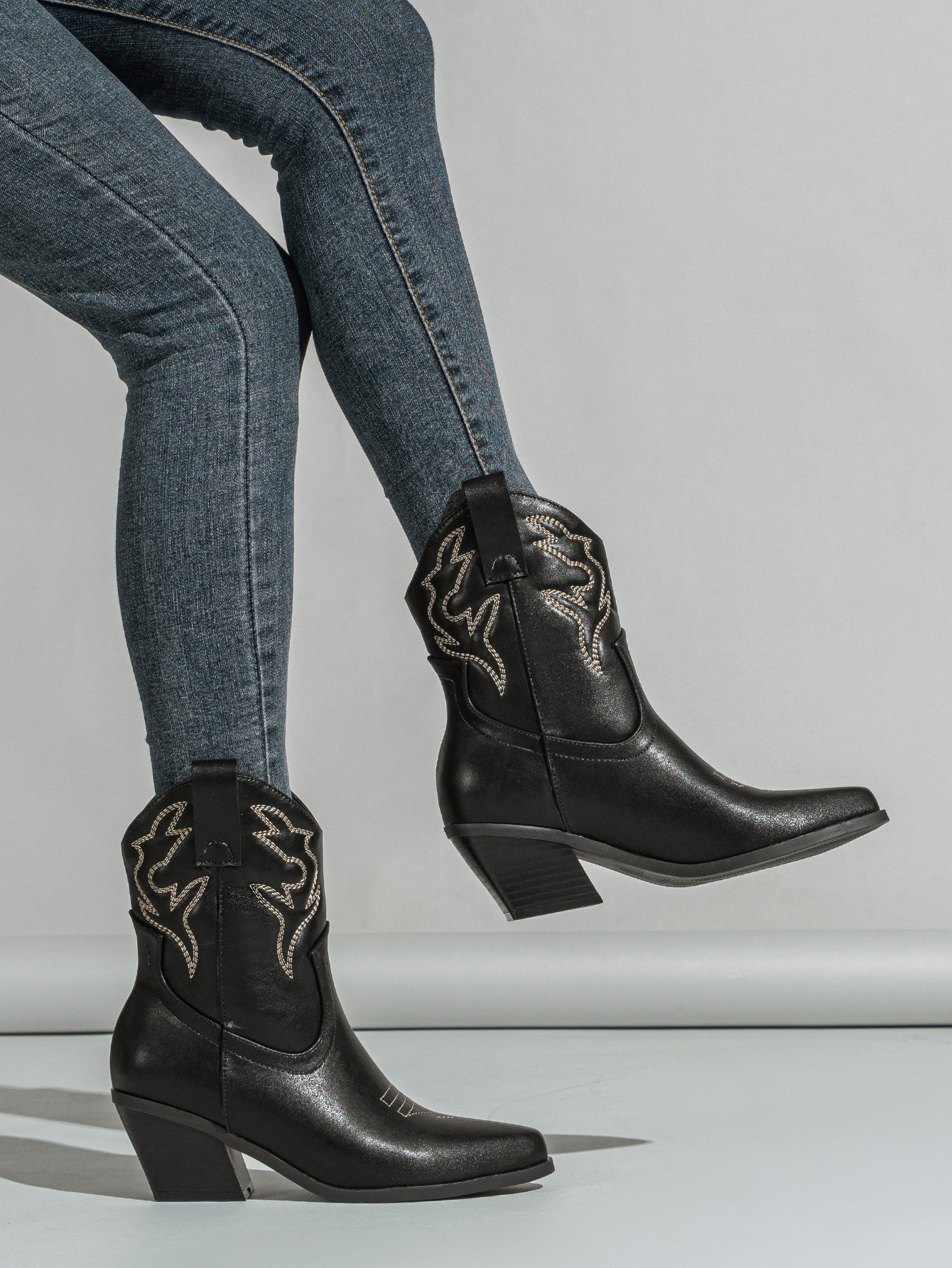 Impression Bang 2024 Winter Women's Western Boots Thick Heel Embroidered PU Short Boots - Image 4