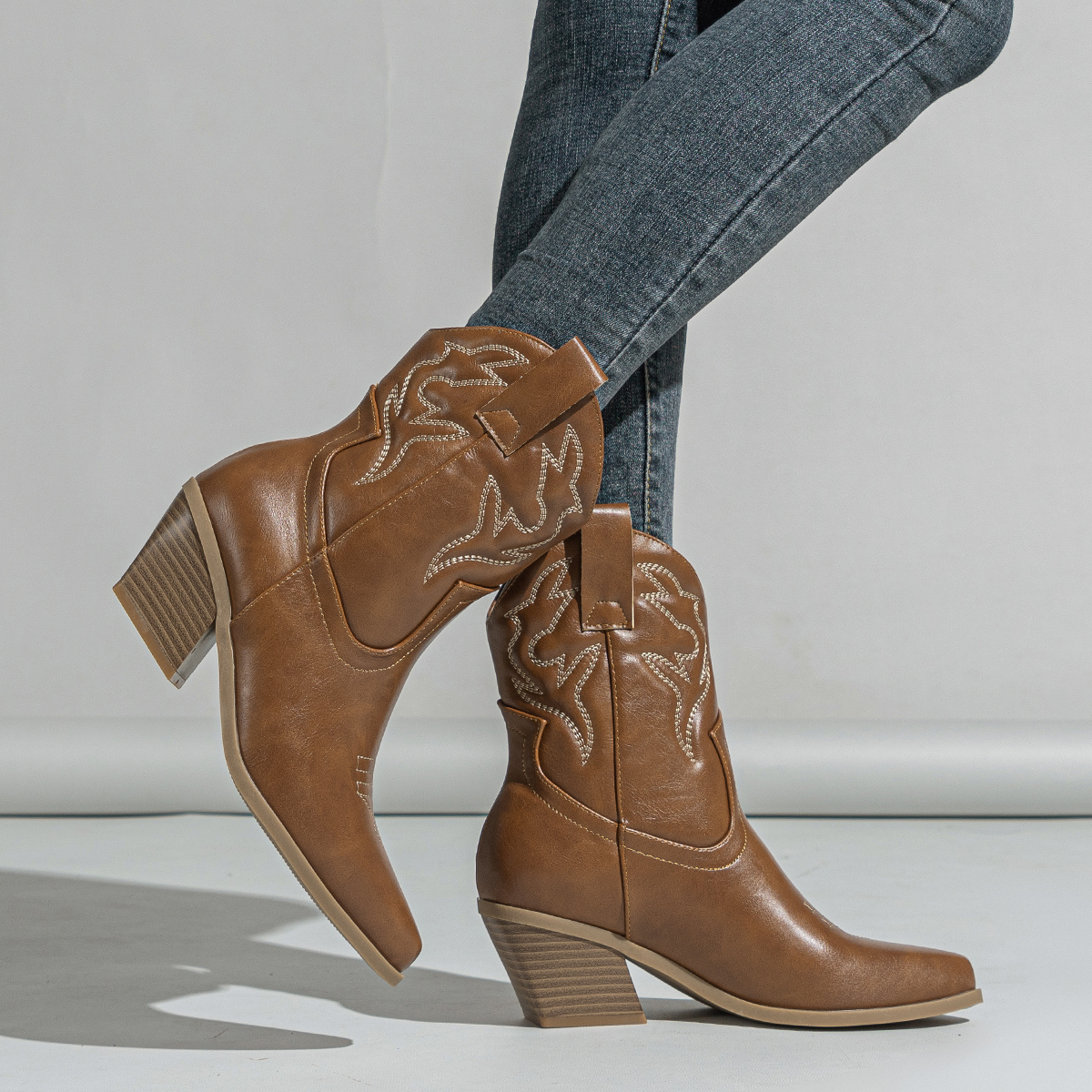 Impression Bang 2024 Winter Women's Western Boots Thick Heel Embroidered PU Short Boots - Image 2