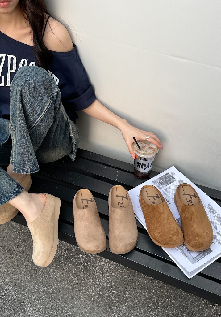 2025 New Autumn Retro Casual Soft Sole Birkenstock Slippers Suede Covered Toe Women's Slip-On Outdoor