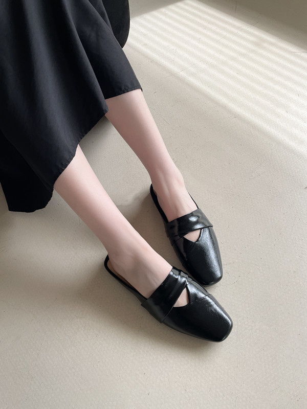 2025 Spring New Closed Toe Half Slippers Women Outdoor Mules Square Toe Flat Shoes Casual Elegant - Image 3