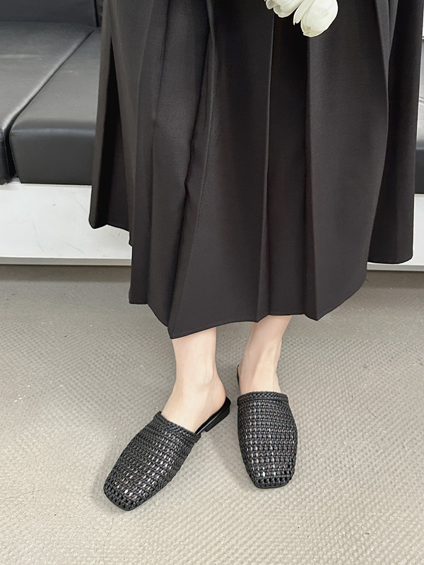 2025 Summer New Hollow Woven Sandals Women Flat Square Toe Slippers - Image 4